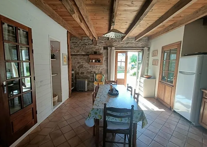 De Charme Piscine Privee A * Martel