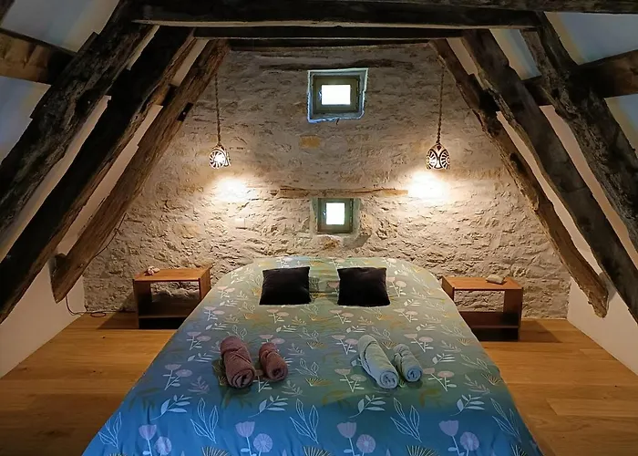 De Charme Piscine Privee A *