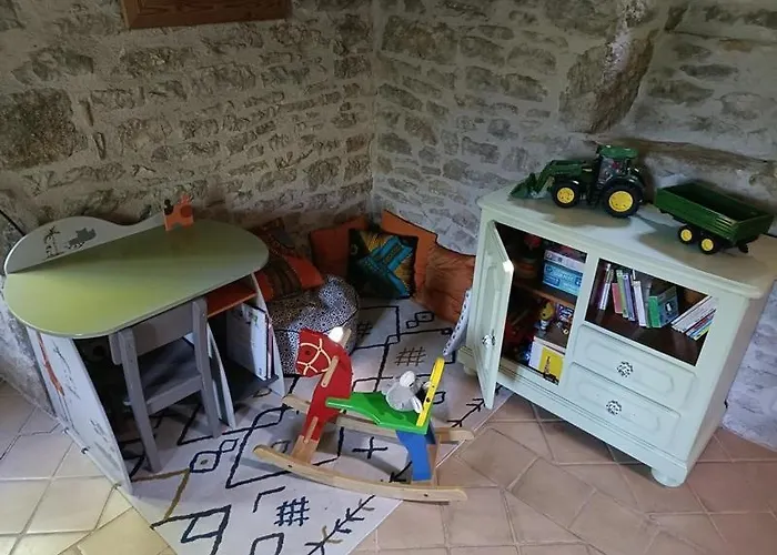 De Charme Piscine Privee A * Martel